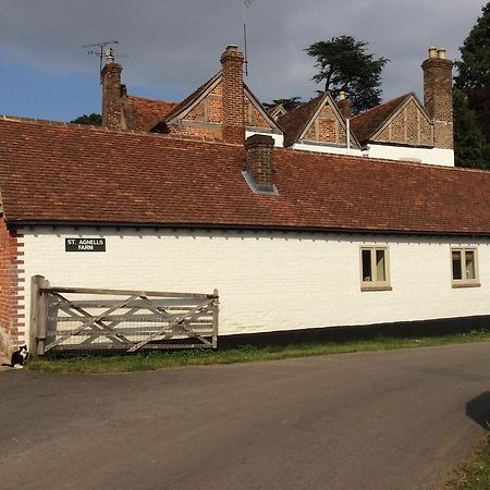 St Agnells B&B Luton  Exterior photo