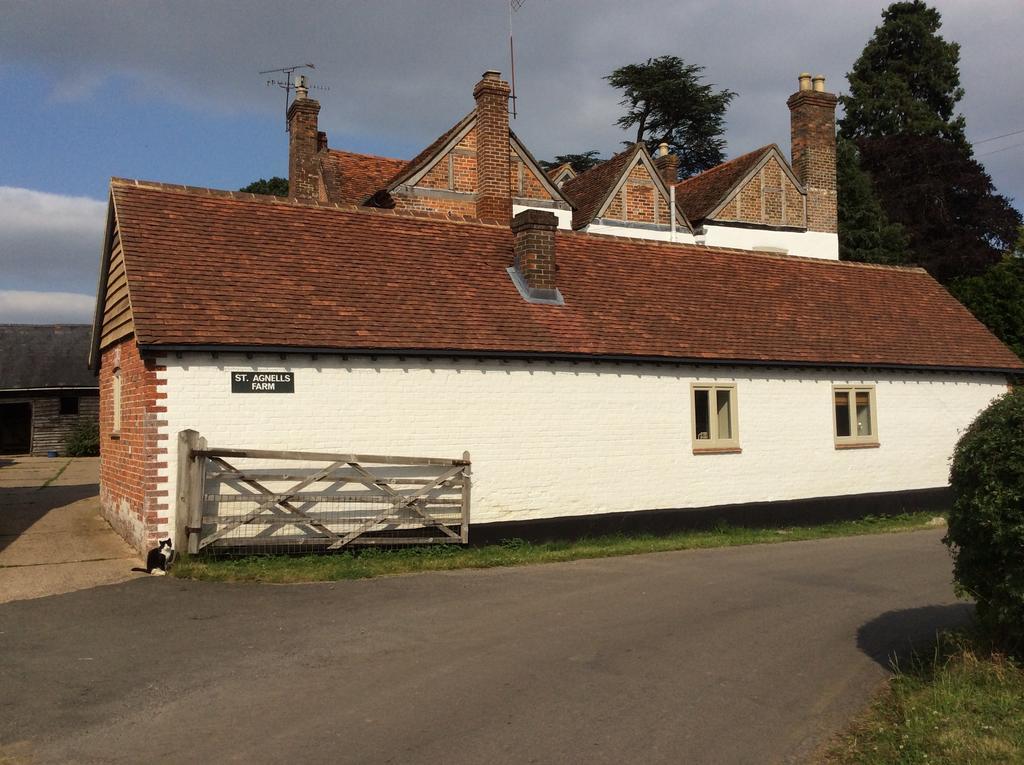 St Agnells B&B Luton  Exterior photo